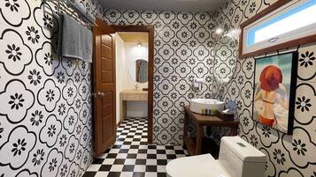 Dusche, Haartrockner, BademÀntel, Hausschuhe