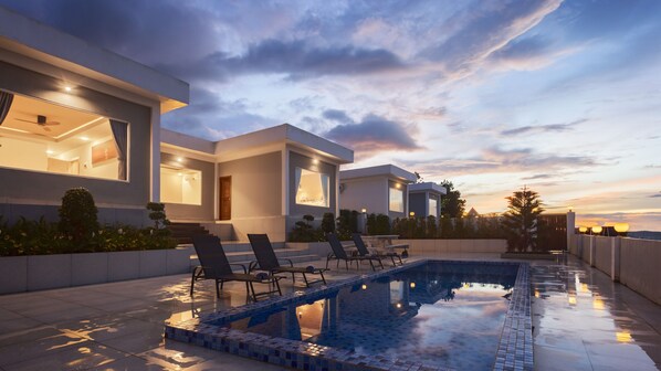 Family Suite Pool Villa 4 Rooms