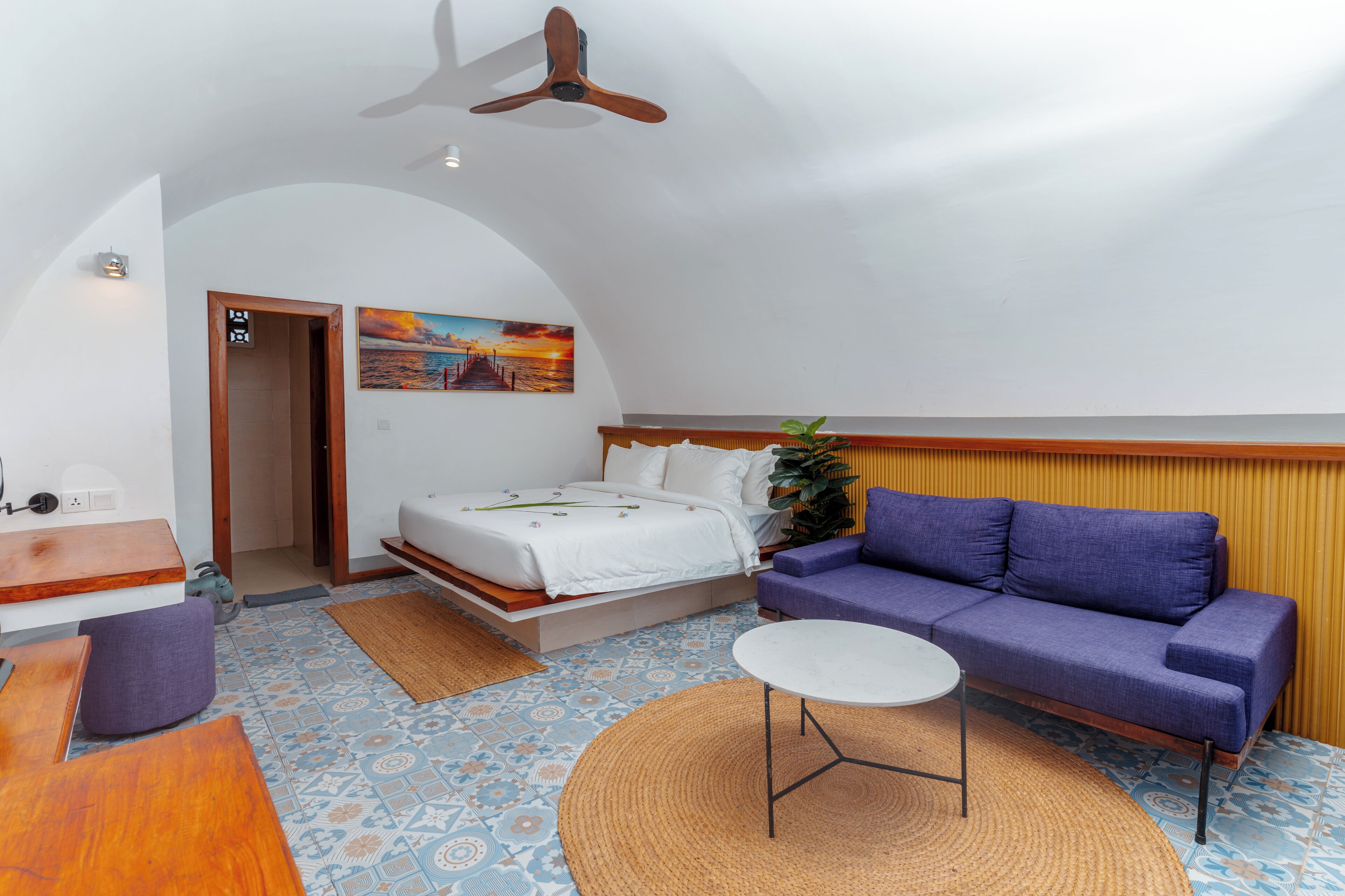 Habitación Deluxe doble (Tube Deluxe Double) | Minibar, escritorio, cortinas opacas y tabla de planchar con plancha