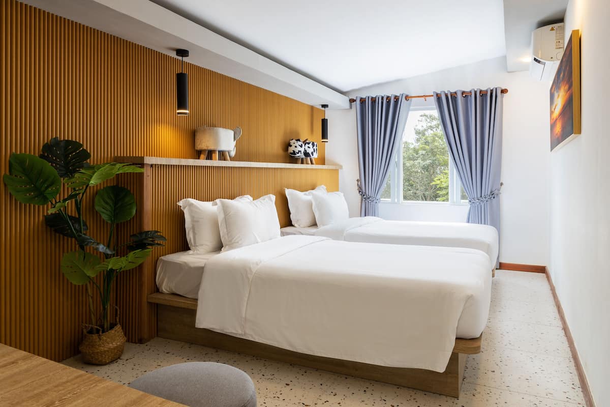 1 bilik tidur, bar mini, meja, langsir/tirai gelap terus