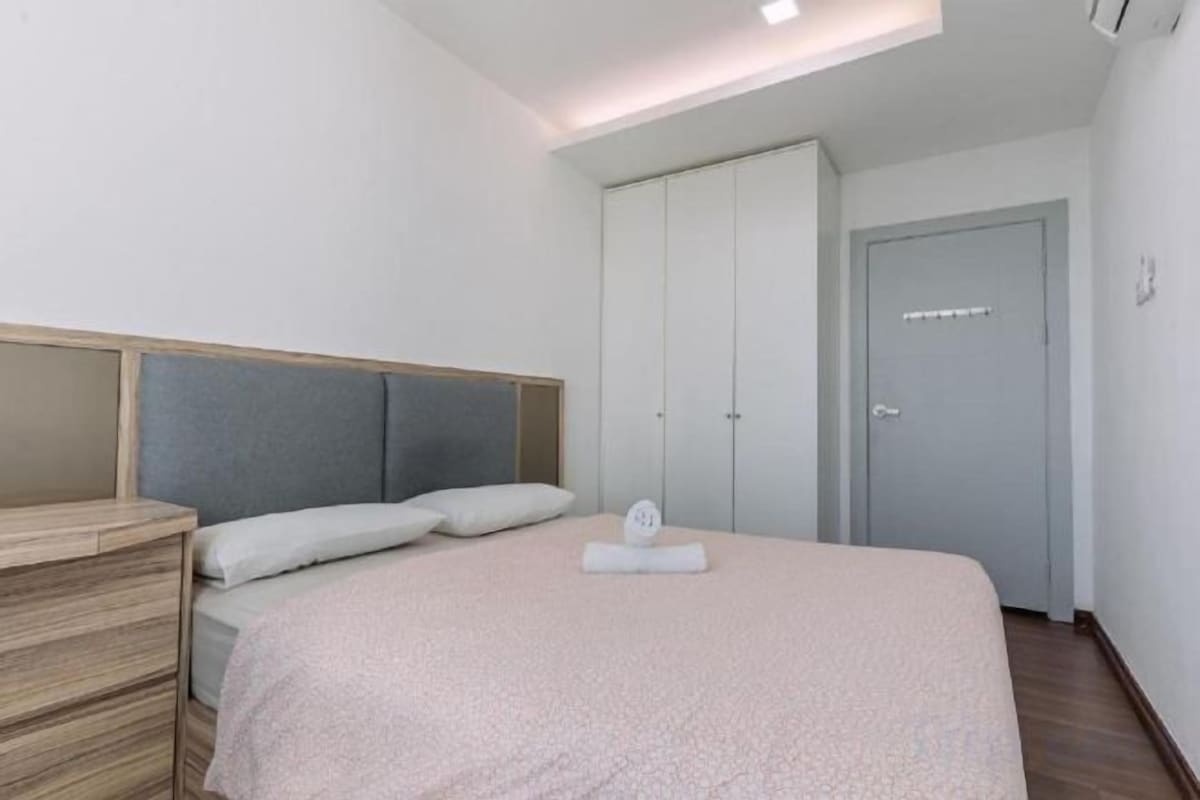 Laptop workspace, iron/ironing board, WiFi (free)