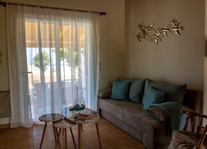 Smart TV - G & M Beach House in Massari (Χαράκι)