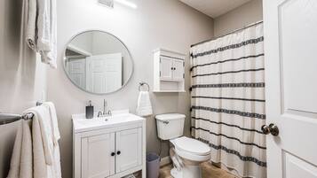 Combined shower/bathtub, hair dryer, towels, soap