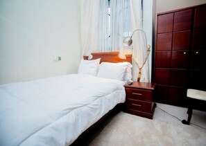 1 bedroom, iron/ironing board, free WiFi, wheelchair access - Comfy bedroom at Aduk Guest House (Accra)