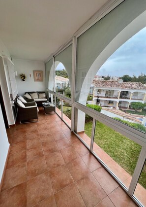 Interior - Mooi ruim modern appartement met 2 zwembaden en zeezicht . Alle kamers airco .  (Fuengirola)