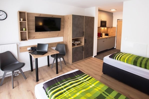 Ropa de cama hipoalergénica y escritorio 