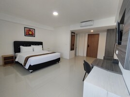 Superior Room | Desk, free WiFi, bed sheets