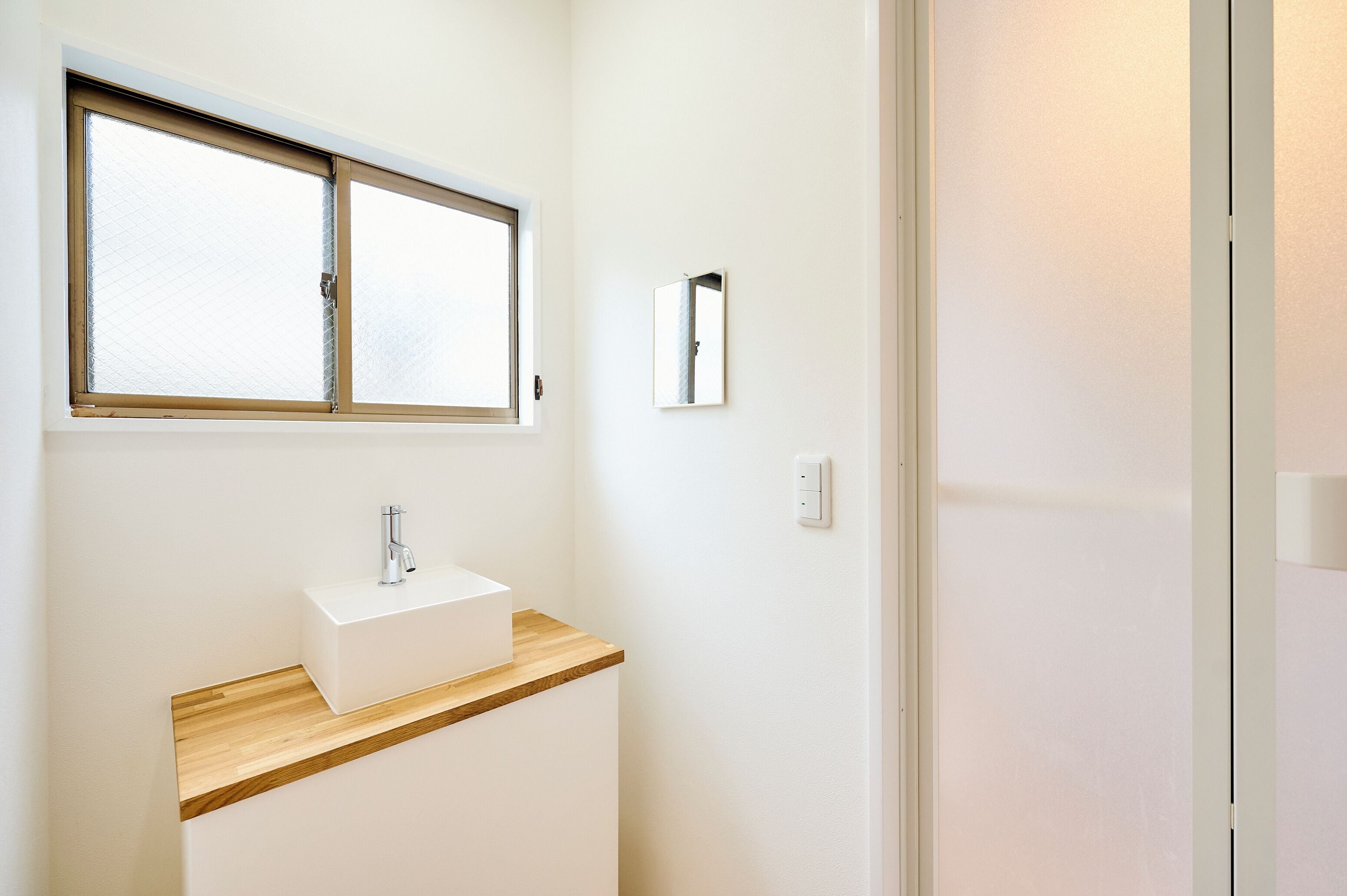 Basic House | Bathroom | Combined shower/tub, free toiletries, hair dryer, bidet