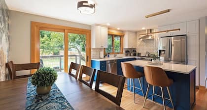 Beautifully updated home with mountain views state-of-the-art kitchen!