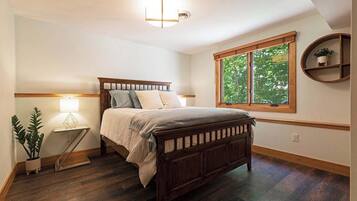 3 bedrooms, iron/ironing board, travel crib, free WiFi