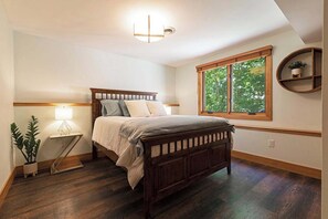 3 habitaciones, tabla de planchar con plancha y cuna de viaje 