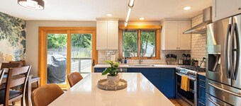 Beautifully updated home with mountain views state-of-the-art kitchen!