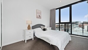 1 slaapkamer, een strijkplank/strijkijzer, gratis wifi, beddengoed