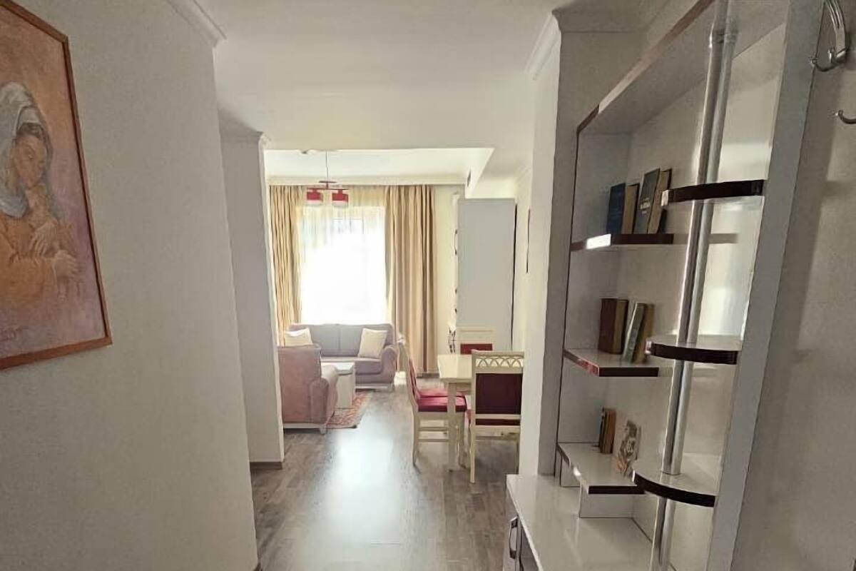 Apartemen Eksklusif | Seprai premium, brankas, meja kerja, dan kedap suara