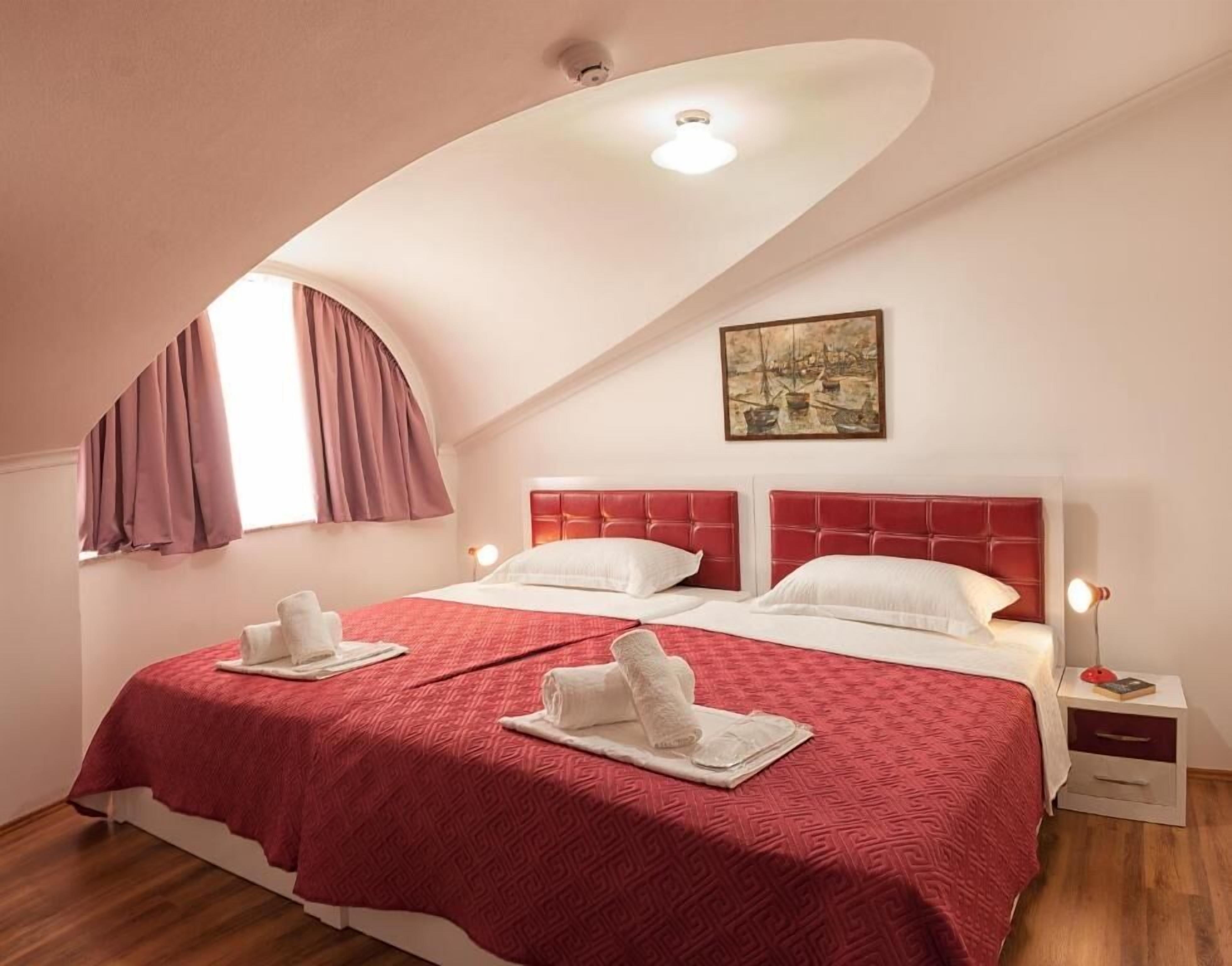 Premium bedding, in-room safe, desk, soundproofing