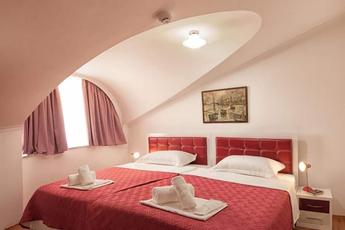 Premium bedding, in-room safe, desk, soundproofing