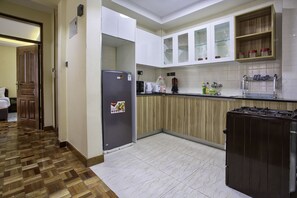 Fridge, microwave, oven, blender - Mira by Edmor Suites (Nairobi)