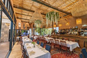 Café da manhã inglês grátis todos os dias