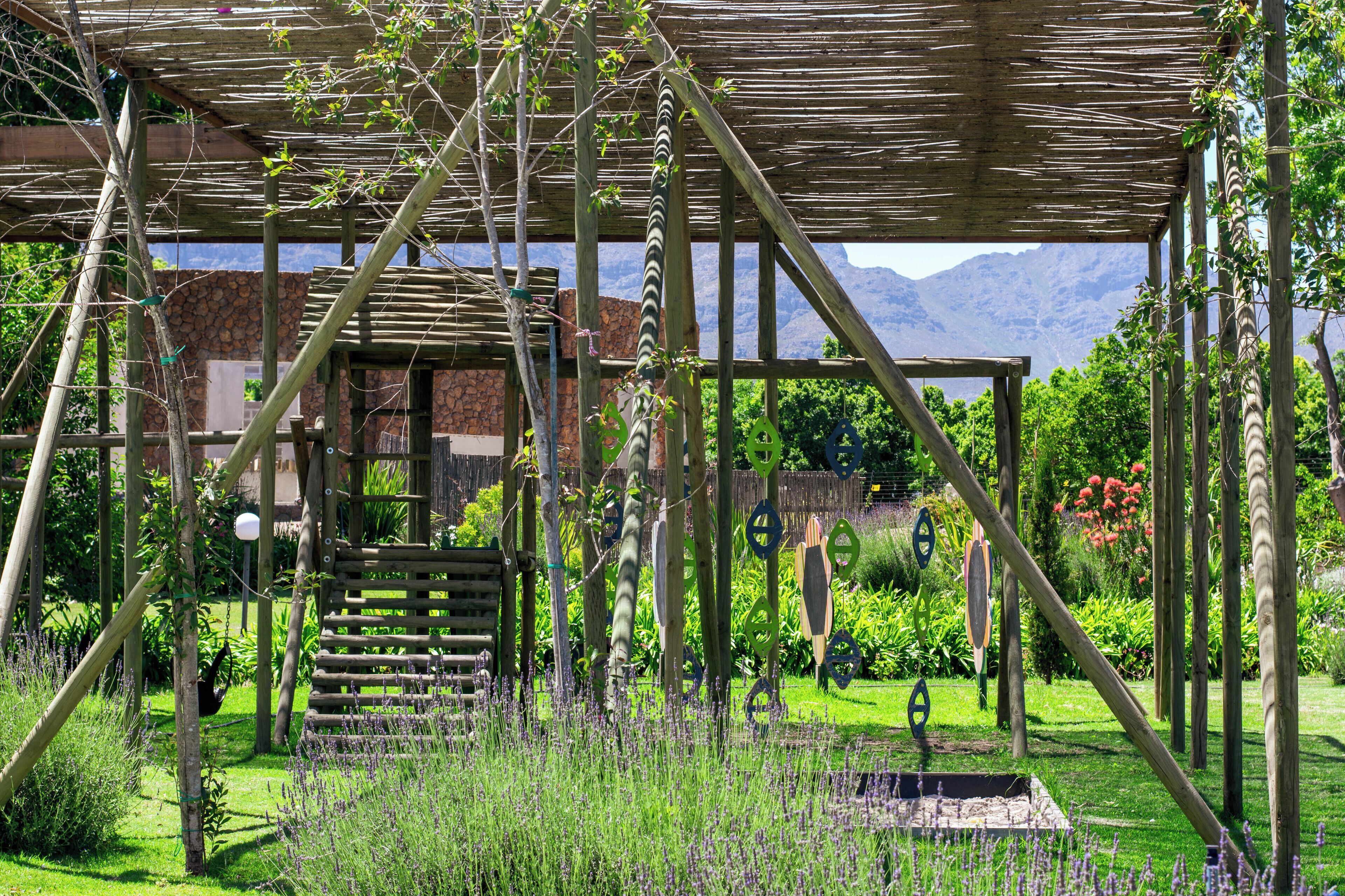 Children’s play area – outdoor