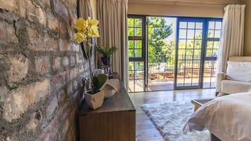 Luxury Double Room, 1 Queen Bed, Balcony, Garden View | Individually decorated, individually furnished, desk, laptop workspace