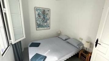 3 slaapkamers, een strijkplank/strijkijzer, reisbedje, gratis wifi