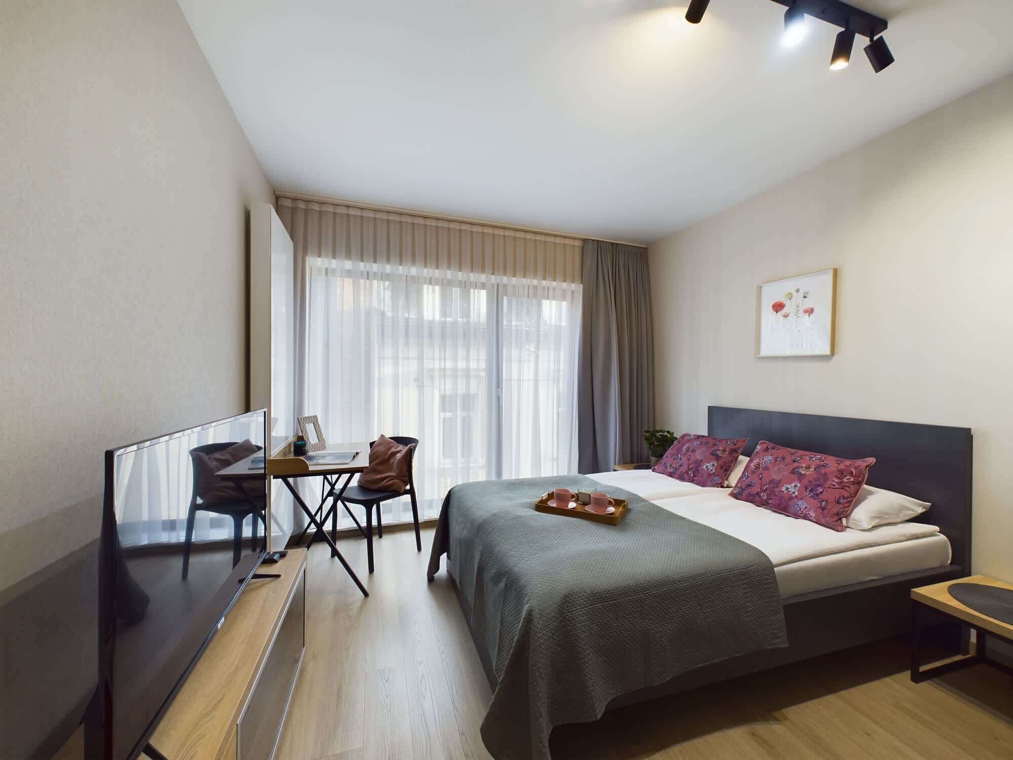 デスク、アイロン / アイロン台、WiFi、ベッドシーツ