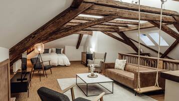 2 bedrooms, desk, free WiFi, bed sheets