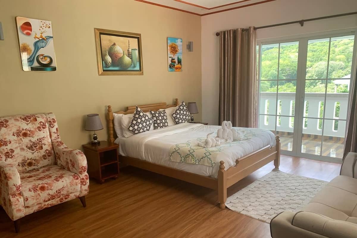 Ropa de cama de alta calidad, colchones con efecto memoria y minibar