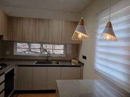 公寓 | 私人厨房 | 茶具/咖啡用具、电热水壶、高脚椅、厨具/餐具