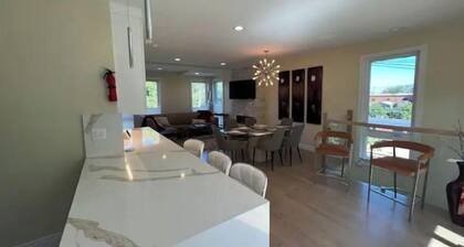 Bronzeville-Lakefront property, near Sox, McCormick, Museums & Downtown Chicago.
