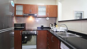 Standard Apartment | Private kitchen - 1 Bedroom Apartment in La Vista 3 (Dubai)