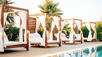 5 piscines extérieures, cabanons gratuits, parasols de plage