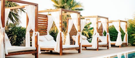 5 piscines extérieures, cabanas gratuites, parasols