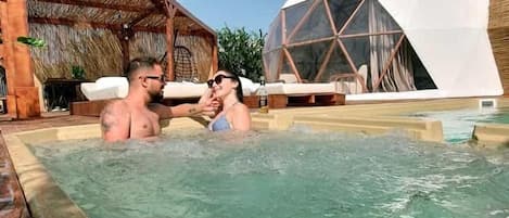 Bain à remous extérieur