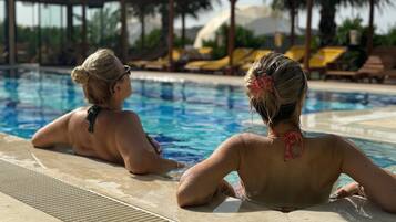 5 Außenpools, Cabañas (kostenlos), Sonnenschirme