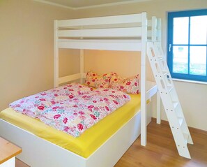 1 bedroom, free WiFi - Apartment for 2P + K in a quiet location, parking, WLAN, terrace, beach chair (Prerow)