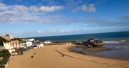 Serenity - Sea View Duplex - close to the gorgeous scenic town