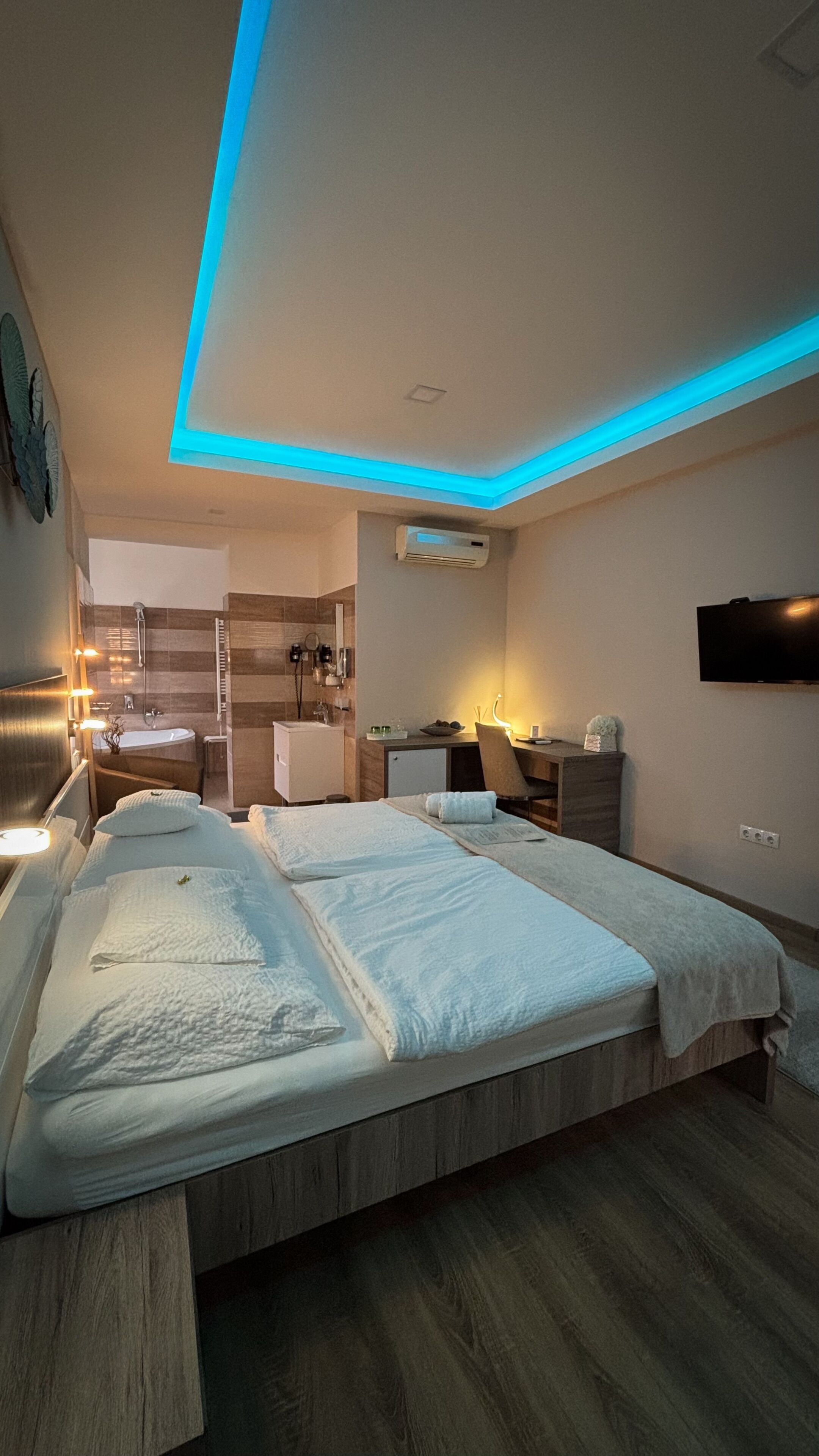 Habitació exclusiva, 1 llit de matrimoni | Minibar, caixa forta a l'habitació i escriptori 