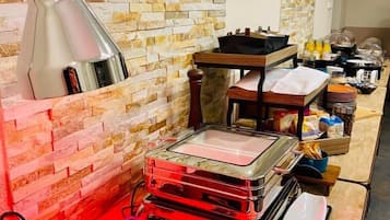 Free daily buffet breakfast