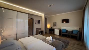 Premium room first floor | Minibar, in-room safe, desk, iron/ironing board