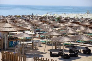 Una spiaggia nelle vicinanze