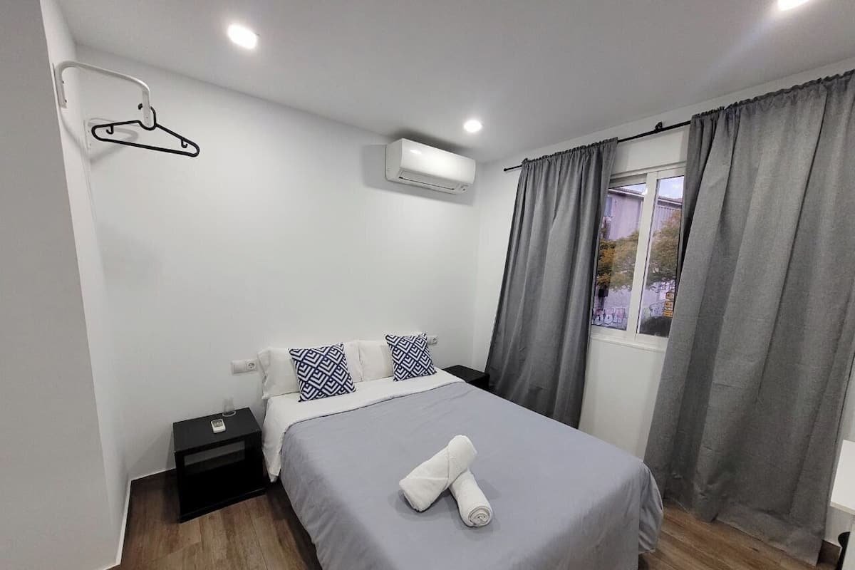 Habitación estándar doble, 1 cama doble, no fumadores, baño privado | Edredones de plumas y wifi gratis