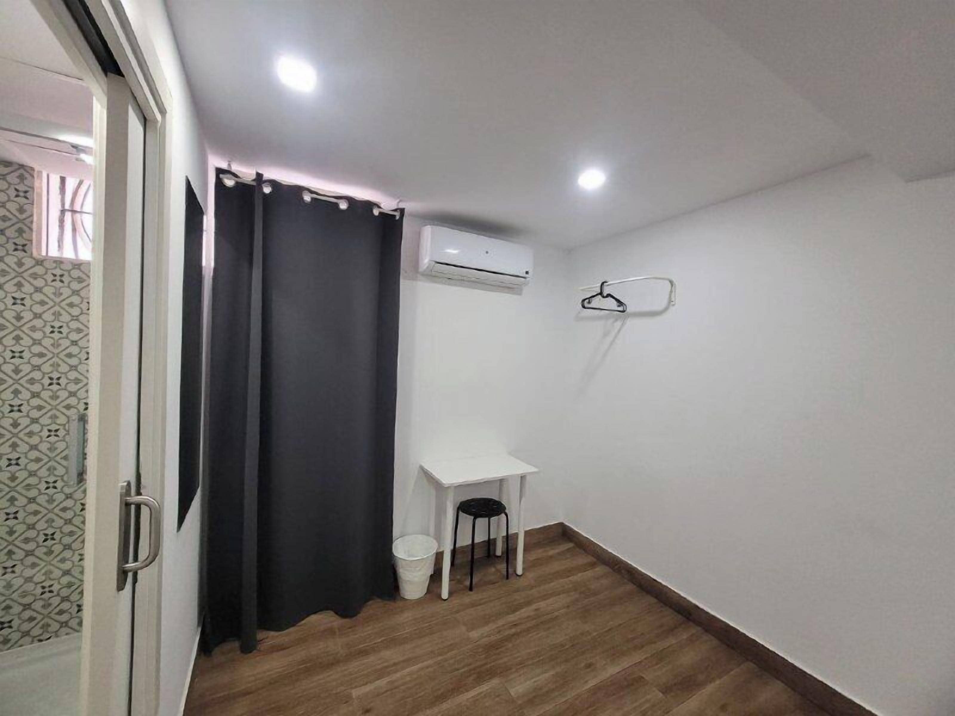 Economy Double Room, 1 Double Bed, Non Smoking, Ensuite | Down comforters, free WiFi