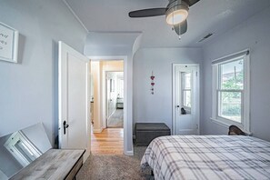 2 bedrooms, desk, iron/ironing board, travel crib