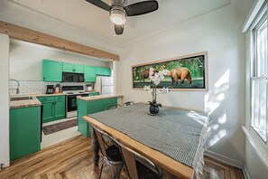Fridge, oven, stovetop, coffee/tea maker