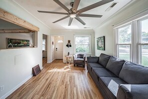 智能电视、办公室