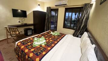 Ropa de cama de alta calidad, minibar, escritorio y ropa de cama