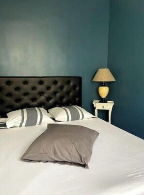 1 bedroom, desk, iron/ironing board, free WiFi - Apartment at the foot of Notre Dame de Garde (Marseille)