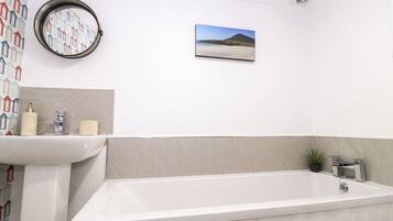 Cottage | Bathroom | Shower