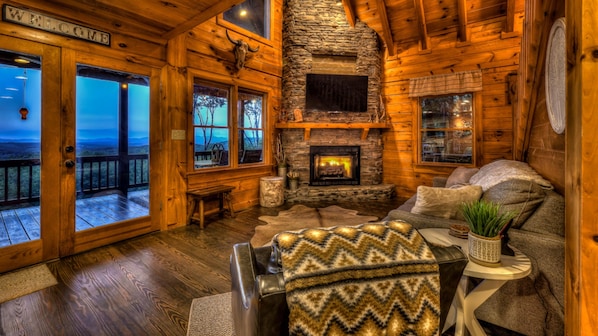 House, 3 Bedrooms | Living room